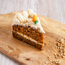 Cargar imagen en el visor de la galería, Carrot Cake Navideño
